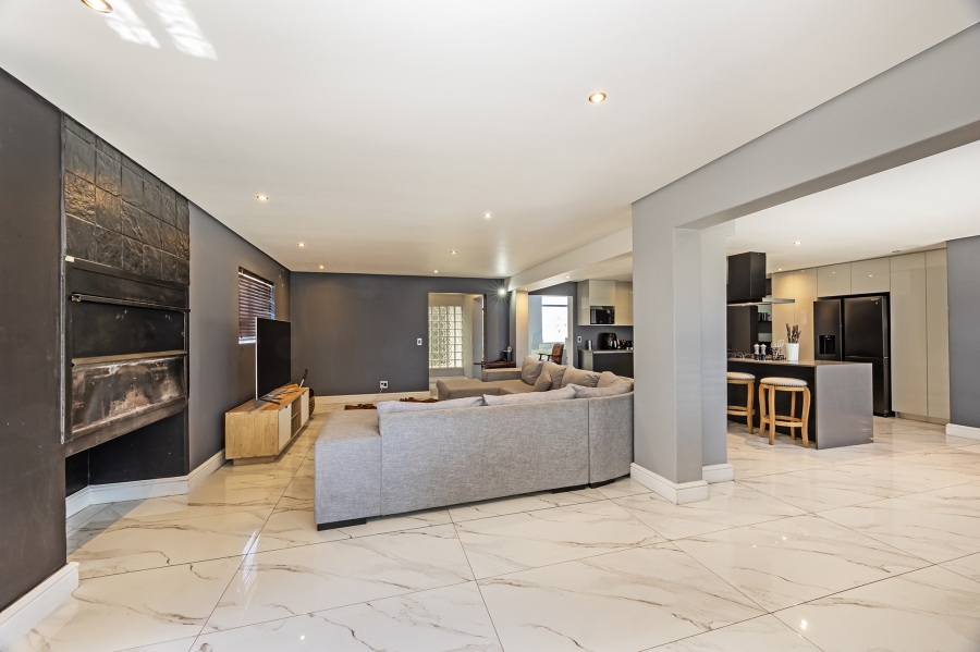 To Let 5 Bedroom Property for Rent in Haasendal Western Cape